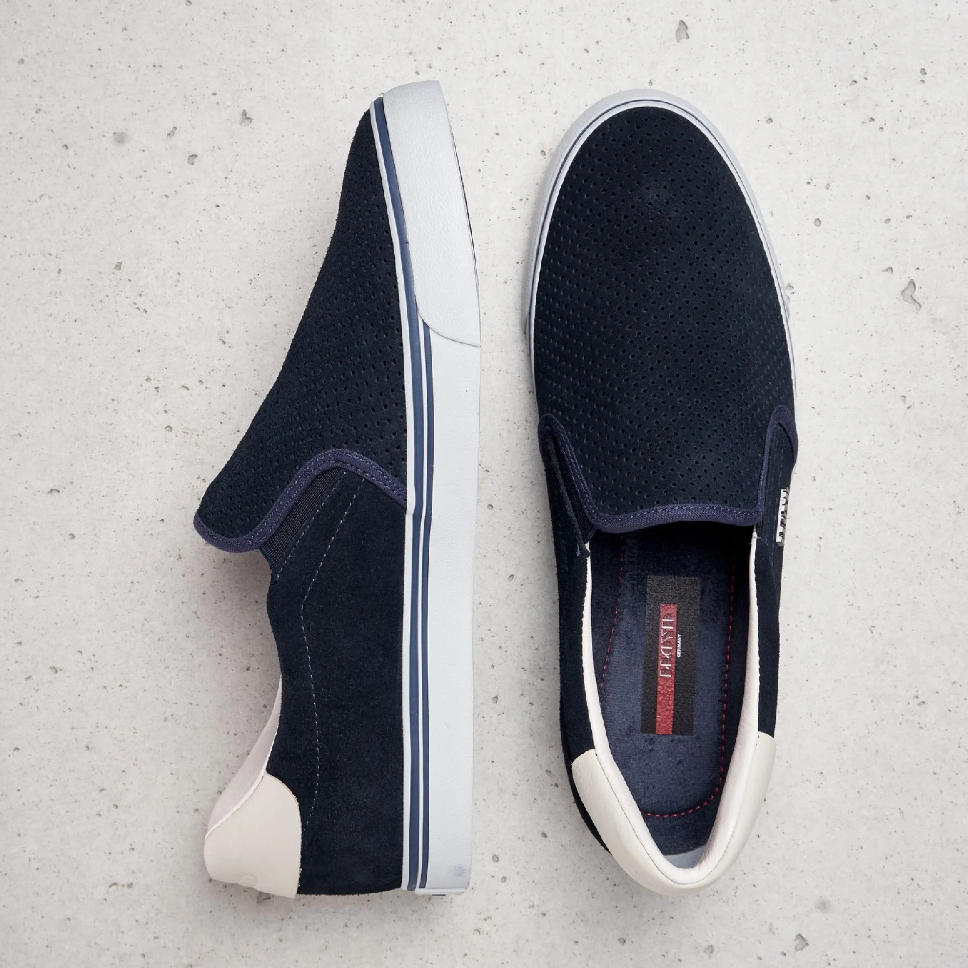 Eldoret Slip-on Loafer in Fine Suede with Variofootbed / Navy-Off White